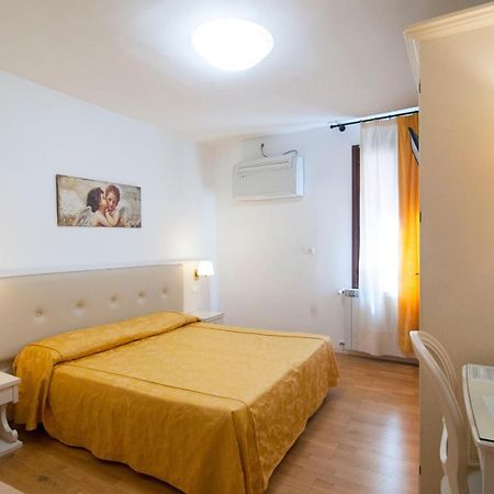Albergo Ai Tolentini Venecia Exterior foto