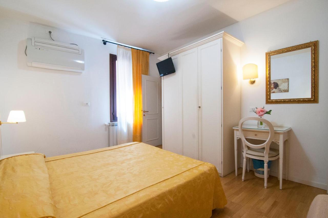 Albergo Ai Tolentini Venecia Exterior foto