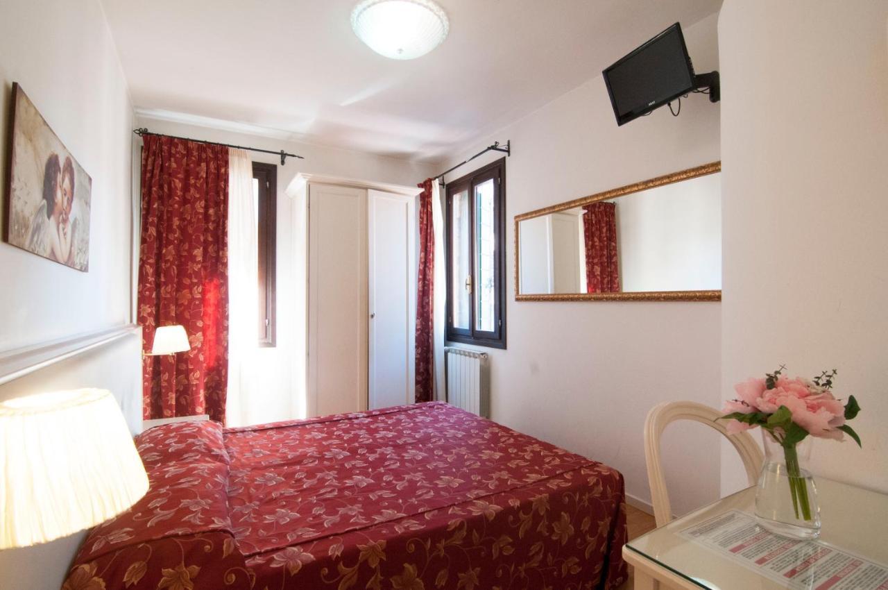 Albergo Ai Tolentini Venecia Exterior foto